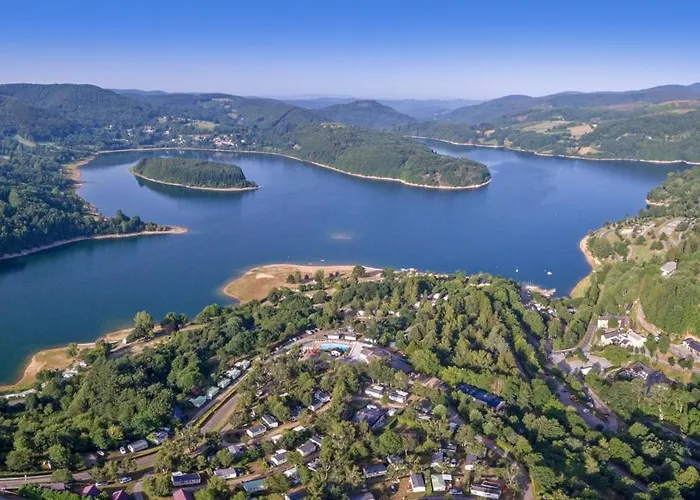 Mobil Au Bord Du Кемпинг Nages